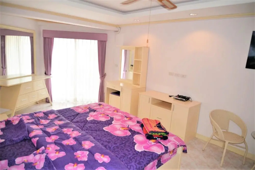 1-bed Condo at Jomtien Beach - Sleeps 2 — отель с удобствами в Паттайе