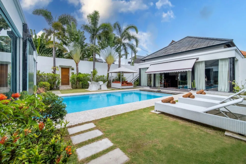 Serene 4br Seminyak Villa with Tropical 4 — отель в Кута, Индонезия