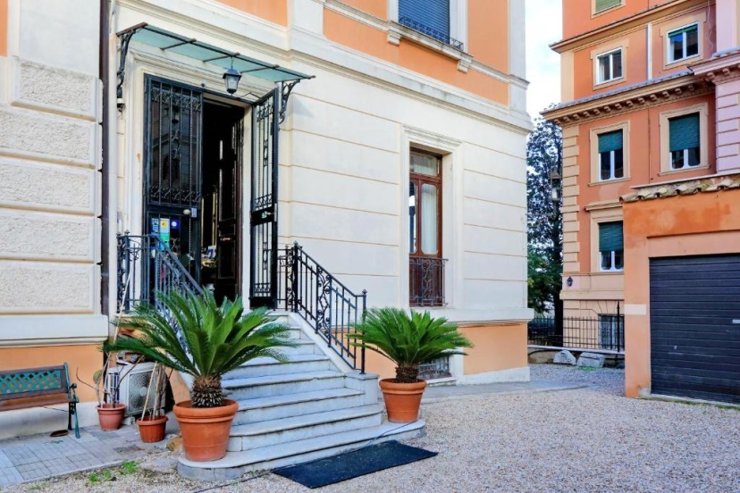Domus Monamì Luxury Suites — отель в Риме, Италия