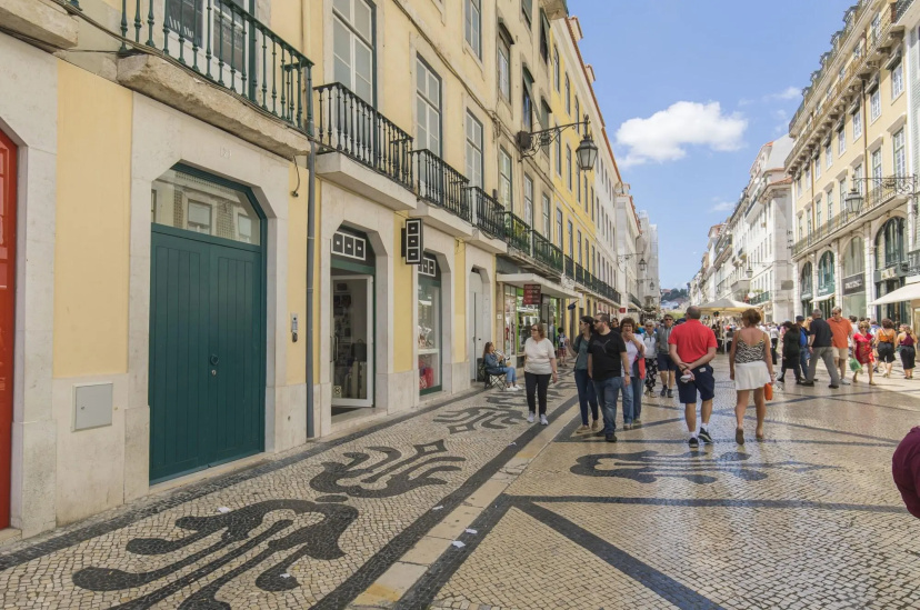 Charming Apartment in Baixa Chiado — отель с удобствами в Лиссабоне