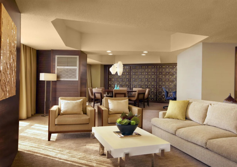 Цены на The Westin Bonaventure Hotel and Suites, Los Angeles в Лос-Анджелесе