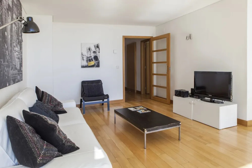 Rent4Rest Lisbon 17th Floor River View Apartment — забронировать отель в Лиссабоне