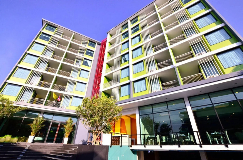 Lakkhana Poolside Resort — отель с удобным расположением в Паттайе