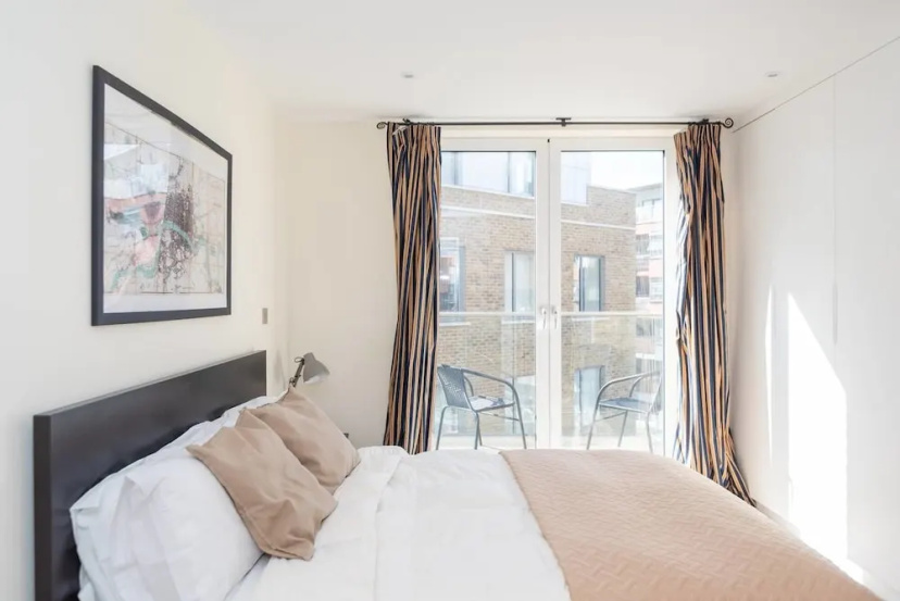 A Beautiful Modern 2 Bedroom Apartment — отель с удобствами в Лондоне
