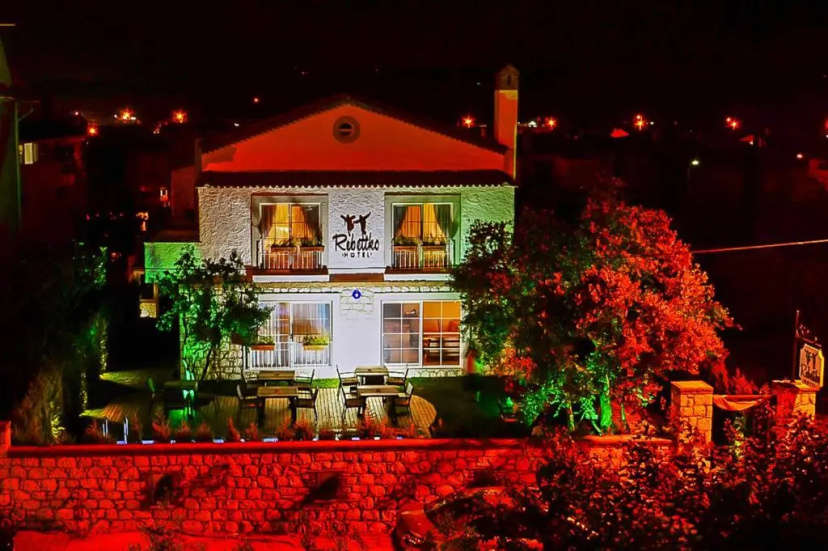 Alacati Otel Rebetiko — комфортный отель в Чешме