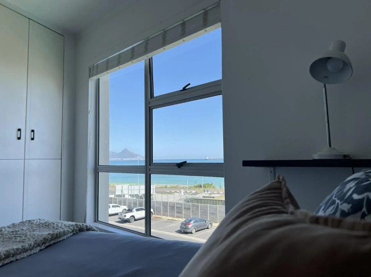 Blouberg Beachfront Apartment The Bay 202 — отель с удобным расположением в Кейптауне