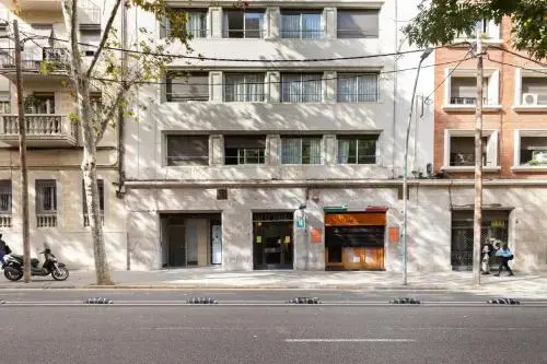 Apartamentos Atica — отель с удобным расположением в Барселоне