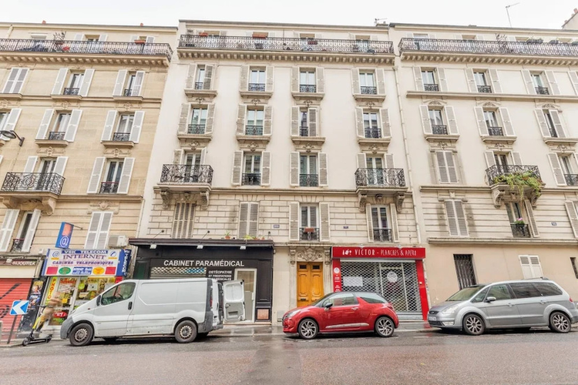 Charming Apartment in the 18th Arrondissement — забронировать отель в Париже