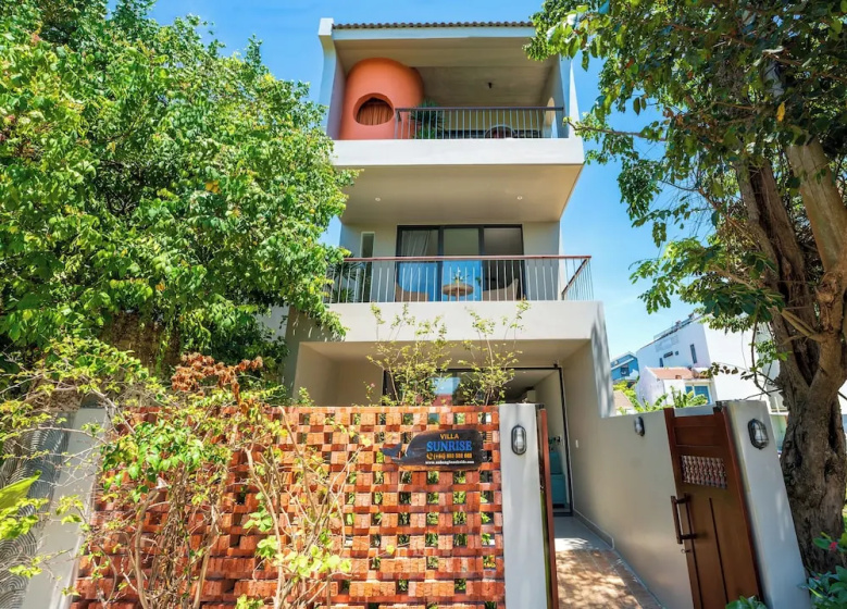 Sunrise Ocean Villa 4BR Tan Thanh Beach 3 — отель в Дананге, Вьетнам