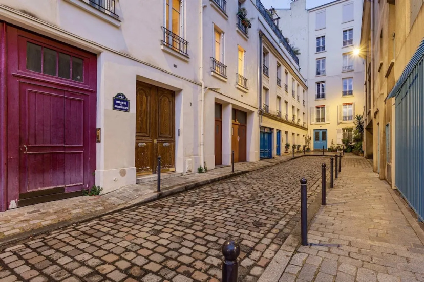 Bright and Spacious Apartment Near Bastille — отель в Париже, Франция