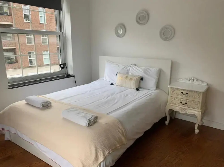 4 Bed Flat - Sleeps 10 - Pets - Parking — отель с удобным расположением в Лондоне