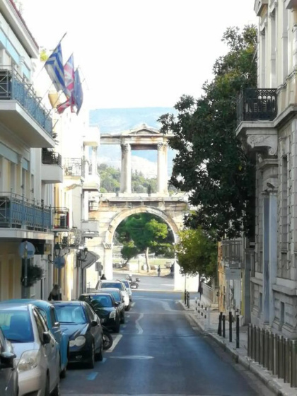 Acropolis museum family apartment — отель с удобным расположением в Афины