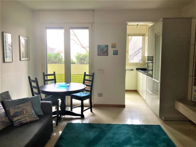 Borsa 1- Bright apartment with balcony — отель в Милане, Италия