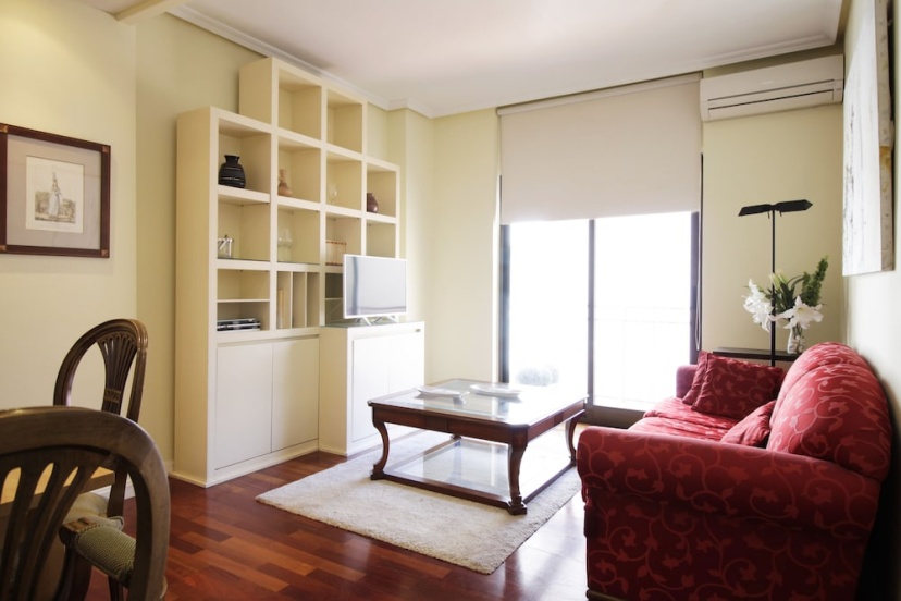 Agradable Apartamento de 2 Habitaciones con A/C, WiFi en Avenida de America — отель с удобствами в Мадриде