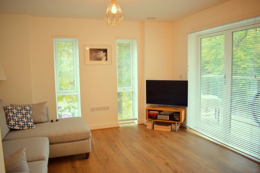 1 Bedroom Apartment in Mile End — отель с удобствами в Лондоне