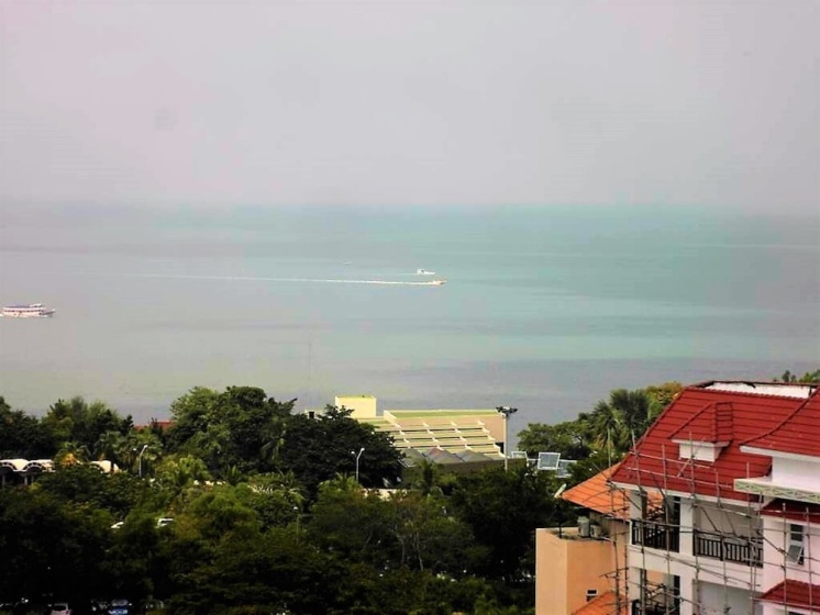 The Cliff Pratumnak - Sea View Studio - Sleeps 2 — комфортный отель в Паттайе