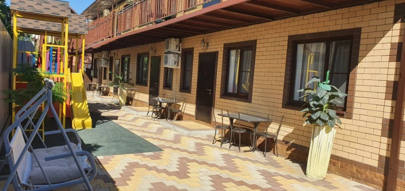 Цены на Mandarin Guest House в Ейске