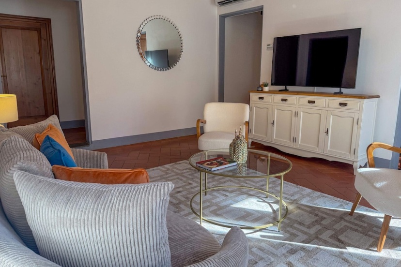 Цены на Exclusive 2BD Apt Near Galleria Dell Academia di Firence San Gallo в Флоренции