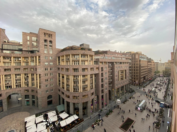 Цены на Northern Avenue, 3 bedrooms Luxury, Modern apartment HH842 в Ереван