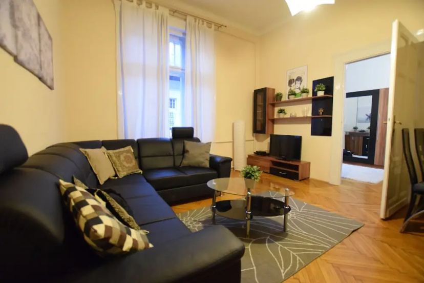 Цены на Budget Apartment by Hi5 - Fehérhajó в Будапеште