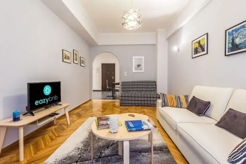 Brand new apartment with one bedroom next to Metro — отель с удобным расположением в Афины