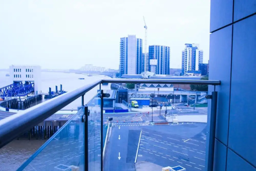 Thout Seaview Luxury Apartment — отель с удобствами в Лондоне