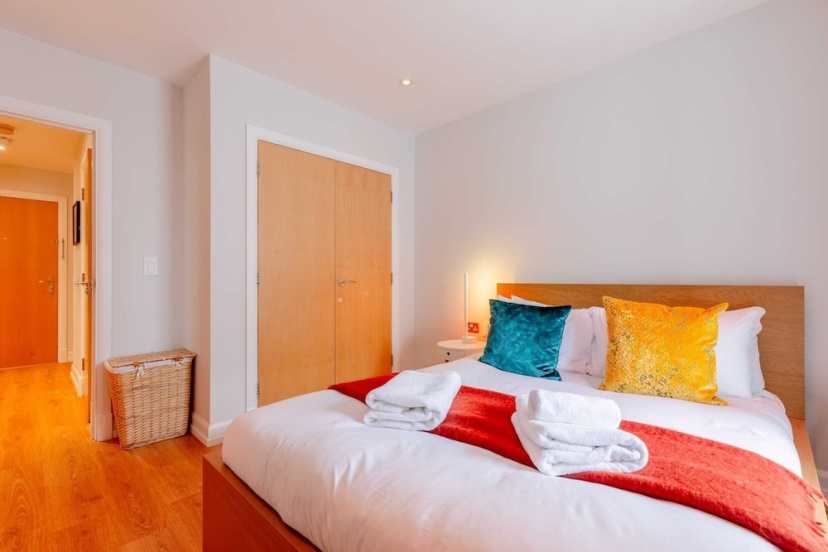 Vibrant & Inviting 1BD Flat, Heart of Haggerston! — отель с удобным расположением в Лондоне