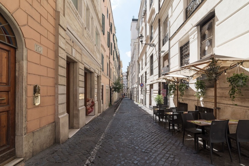 Casa Zeffiro, Fully Equipped Apartment 2 Minutes Walk From Fontana Di Trevi — отель в Риме, Италия