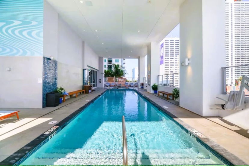 When the City Becomes a Canvas Terrace Pool Gym — забронировать отель в Майами