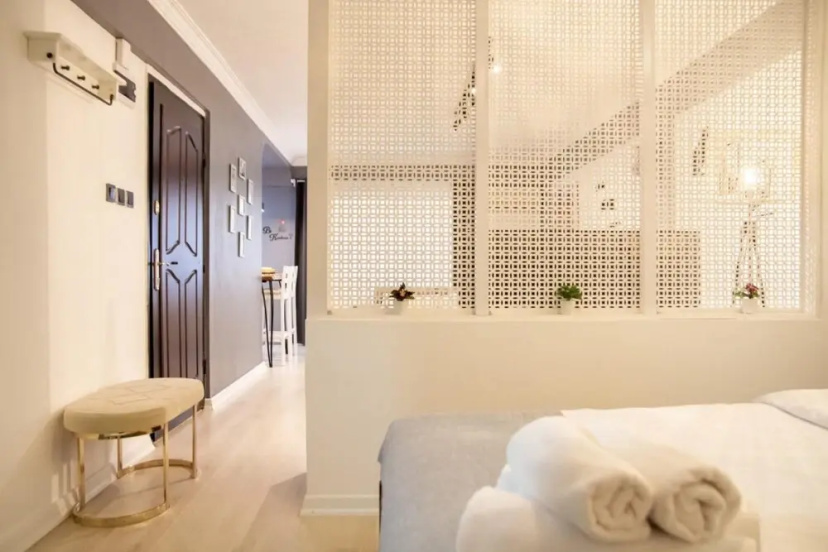 Flat Near Coast With Shared Terrace in Karsiyaka — забронировать отель в Измире