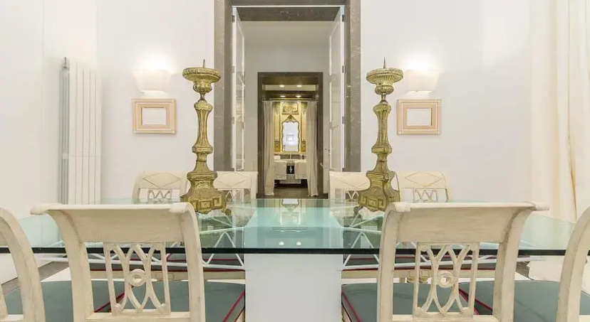 Valencia Luxury Palace Apartment — забронировать отель в Валенсии