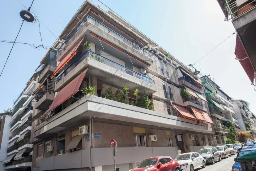 Stylish 1 Bd Apt w Balcony in Petralona — комфортный отель в Афины