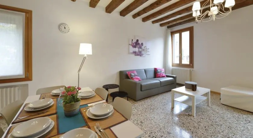 Цены на Madame V Apartments в Венеции