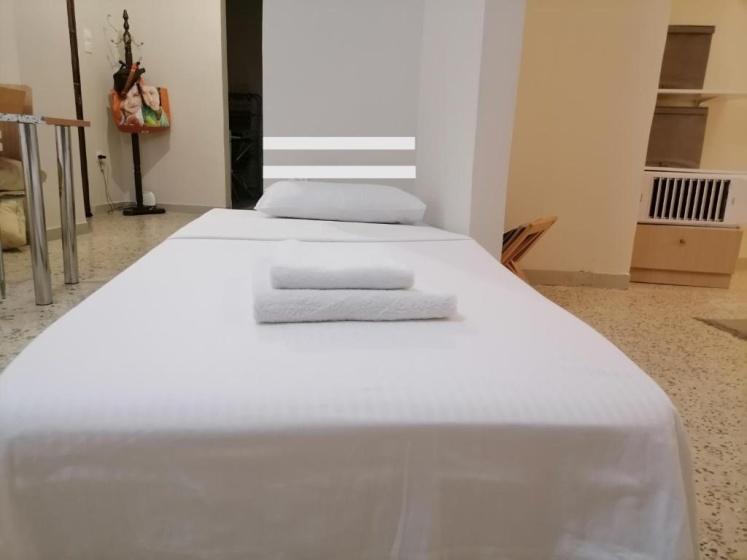 Filopappou Decent Apartment — забронировать отель в Афины