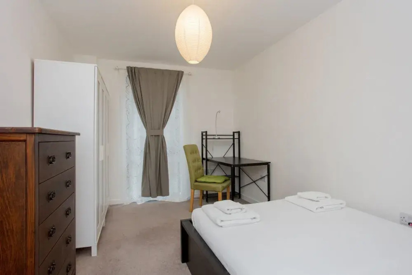 Spacious 2 Bedroom Apartment Near Canary Wharf 3 — отель в Лондоне, Соединенное Королевство
