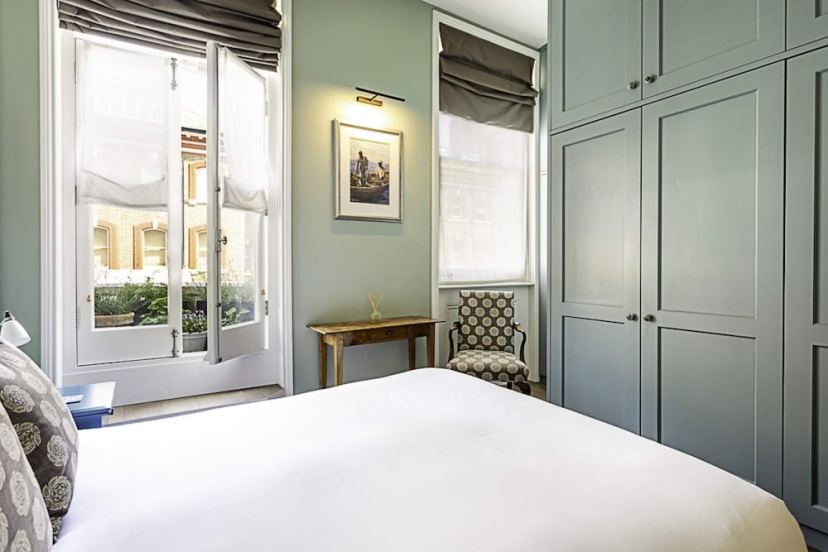 Well-designed Chelsea Flat — забронировать отель в Лондоне