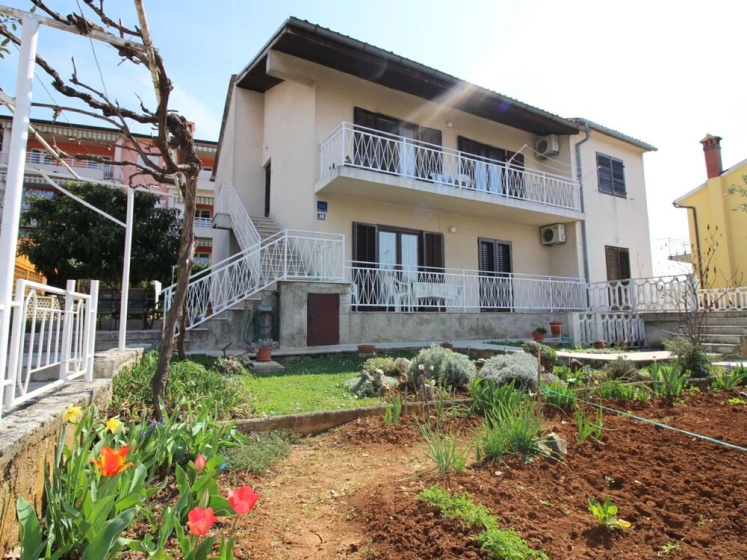 Welcoming Apartment near Sea in Porec - Apartment in Porec - Photo 1