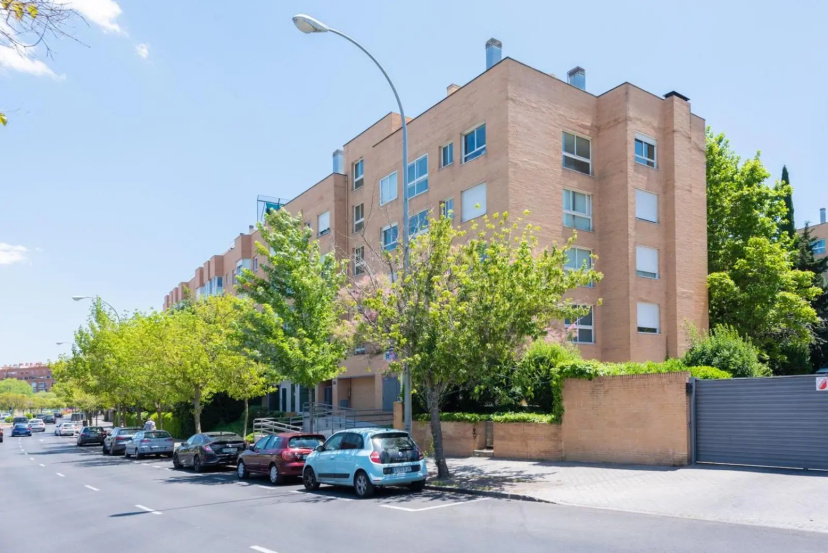 Los Robles Stylish & Modern 1 Bedroom Apartment in Madrid Conde Orgaz — забронировать отель в Мадриде