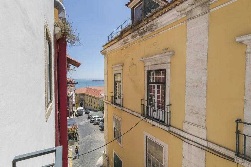 Цены на Cozy Flat in the Heart of Alfama в Лиссабоне