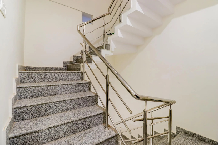 OYO 61176 Phenix Inn - Hotel in Λάκναου - Photo 1