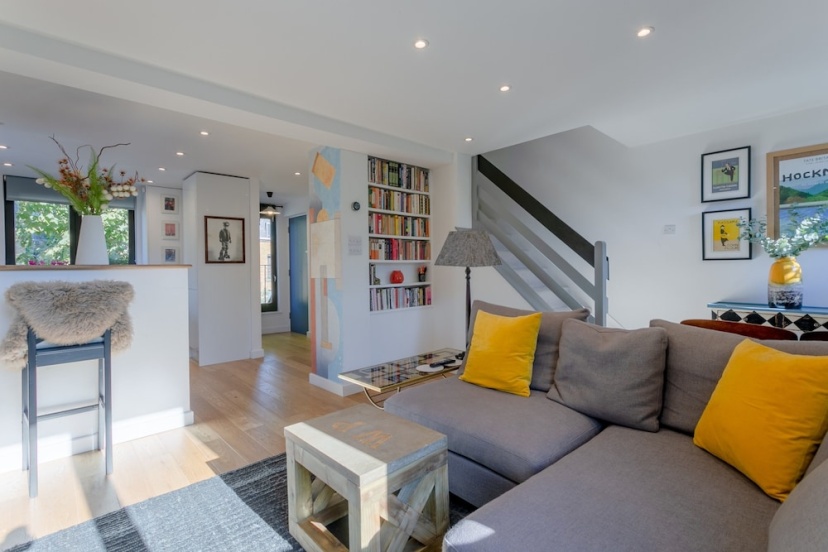 Modern 2 Bedroom Apartment Near Portobello Road — отель с удобным расположением в Лондоне