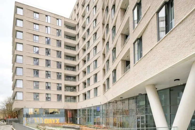 Large Contemporary Top-floor Apartment in London With 3 Bedrooms & Balcony — забронировать отель в Лондоне