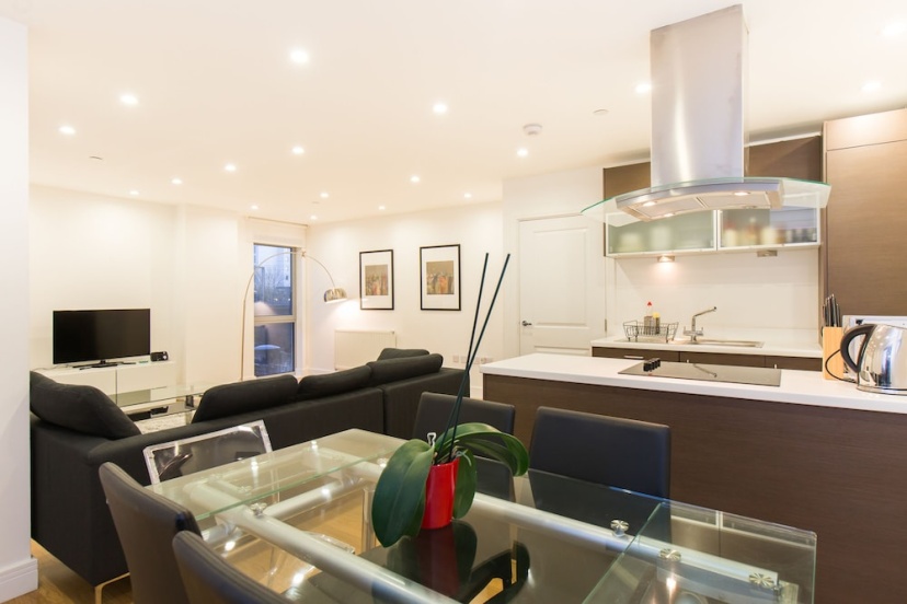 Two Bedroom Apartment Aldgate — забронировать отель в Лондоне