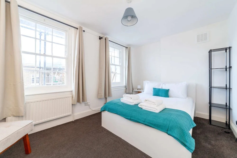 Period Victorian Abode In Idyllic Kings Cross — забронировать отель в Лондоне
