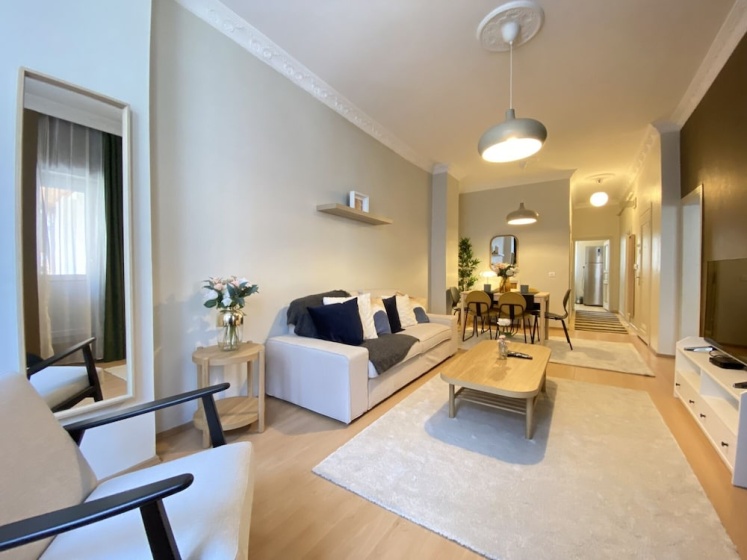 Chic Spacious Flat Near Istiklal Avenue in Beyoglu — отель с удобным расположением в Стамбуле