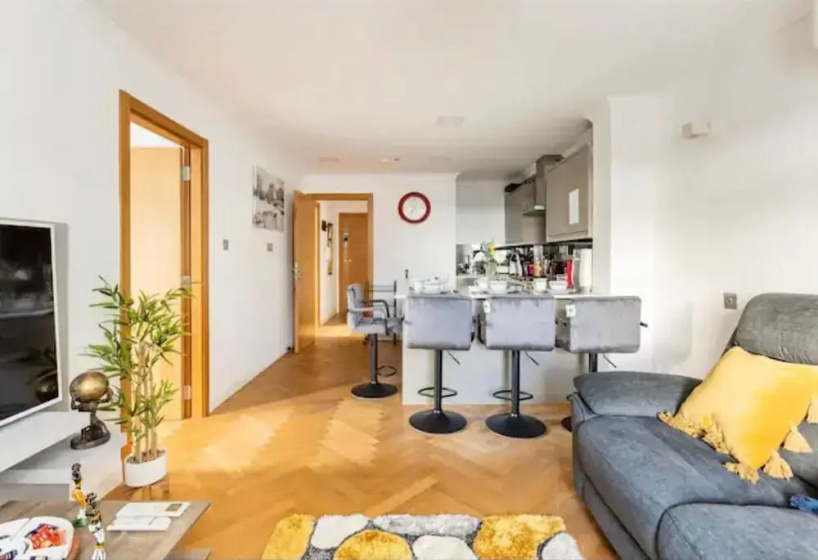 Highfield Avenue Cozy Apartment in London — отель в Лондоне, Соединенное Королевство