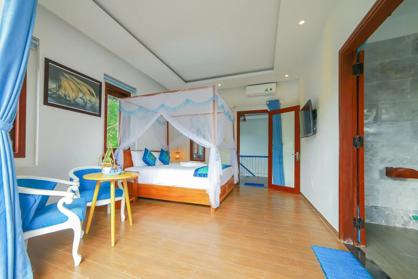 Sea Village Homestay — отель с удобным расположением в Дананге