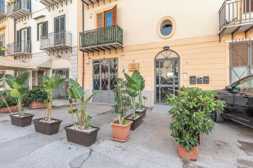 Casa dei Giovenchi con Terrazza — забронировать отель в Палермо