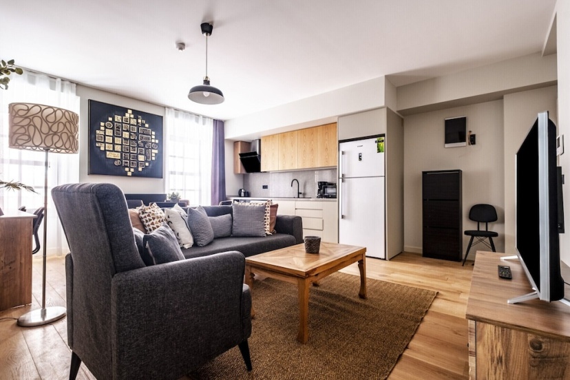 Charming Flat With Central Location in Beyoglu — забронировать отель в Стамбуле