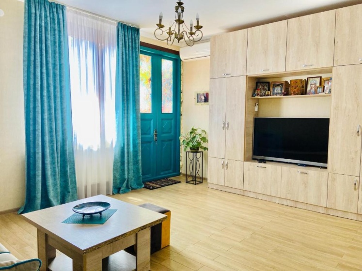 Apartment With Yard In Old Tbilisi — отель с удобствами в Тбилиси